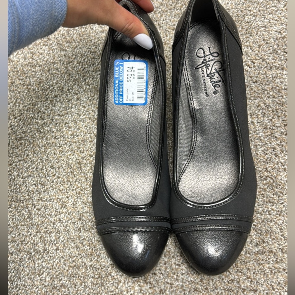 Women’s 7.5 heels life stride soft heel very comfortable